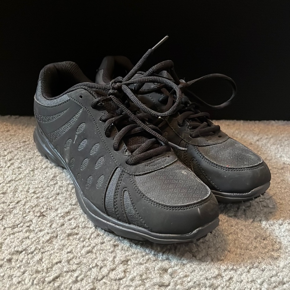 Non slip sneakers